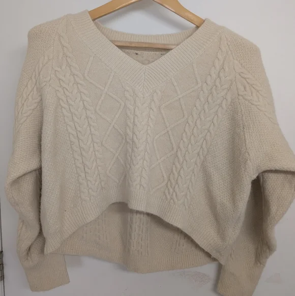 BEIGE CROPPED CABLE KNIT TOP SIZE SMALL - Picture 2 of 4